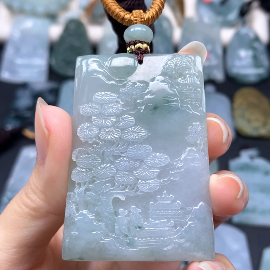 翡翠未镶嵌颈饰山水