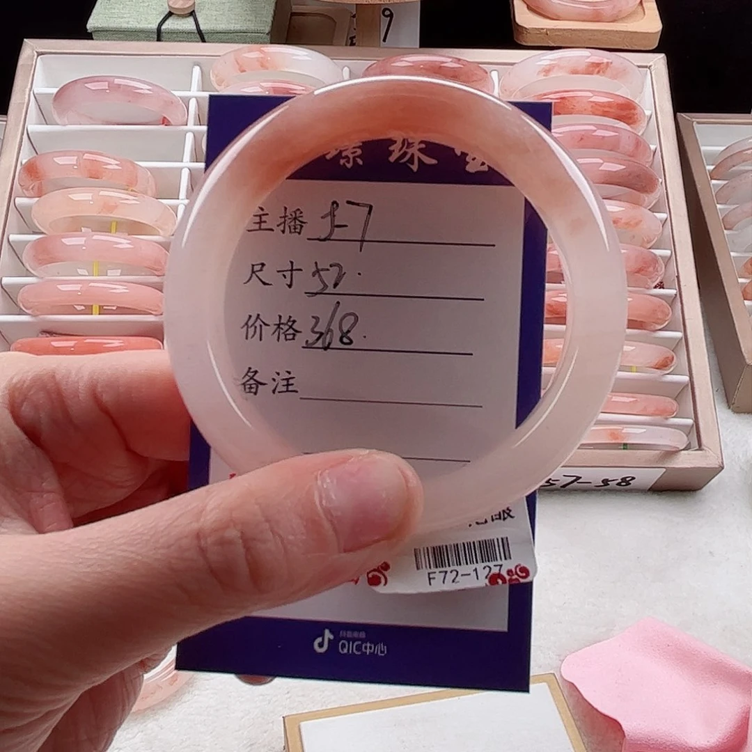 未镶嵌手镯石英质玉