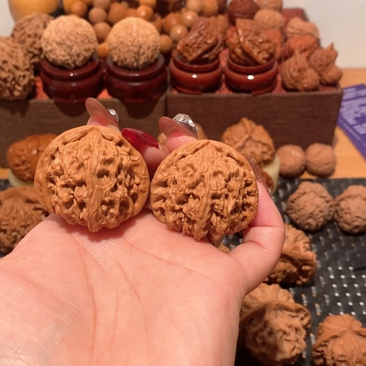 文玩核桃吊坠三角白39