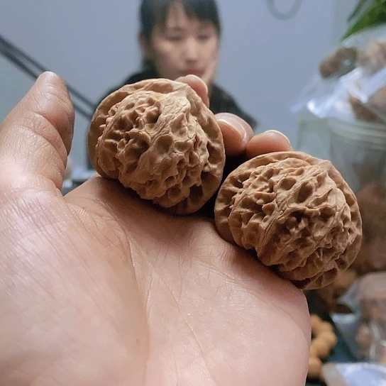 【闪购商品】把件文玩核桃43宫灯红皮