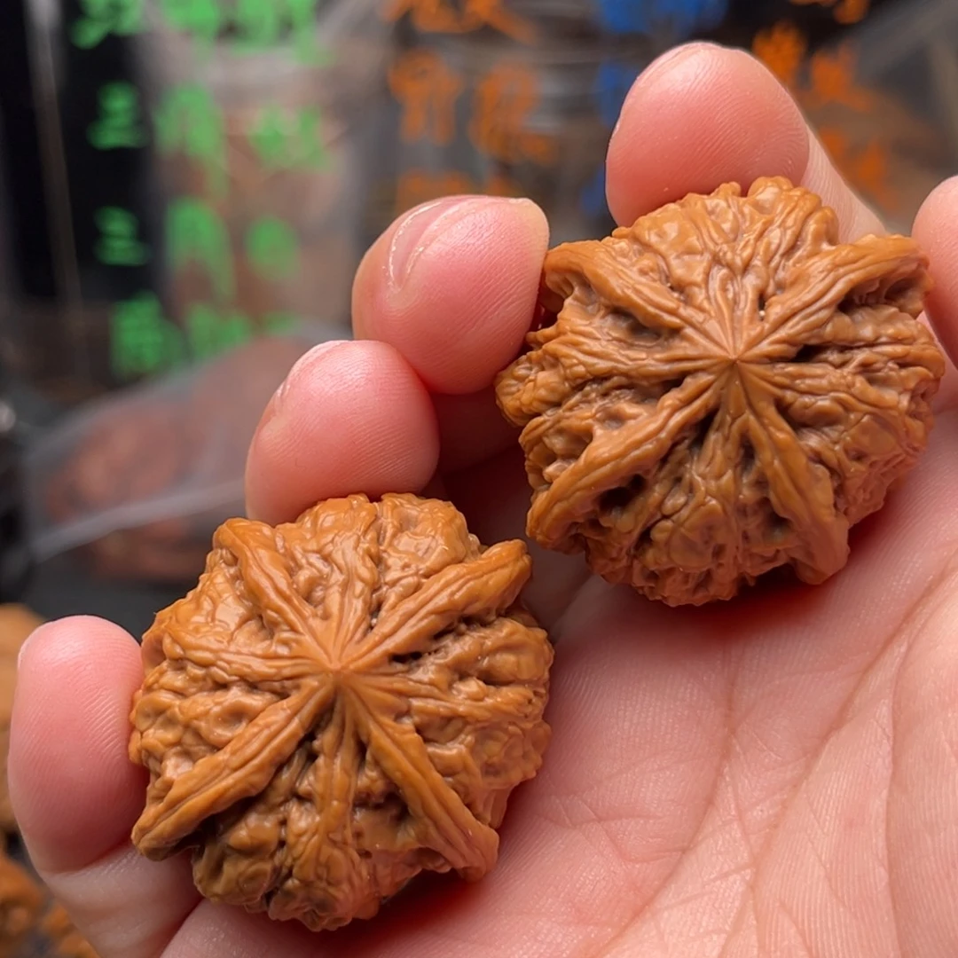 文玩核桃吊坠四棱