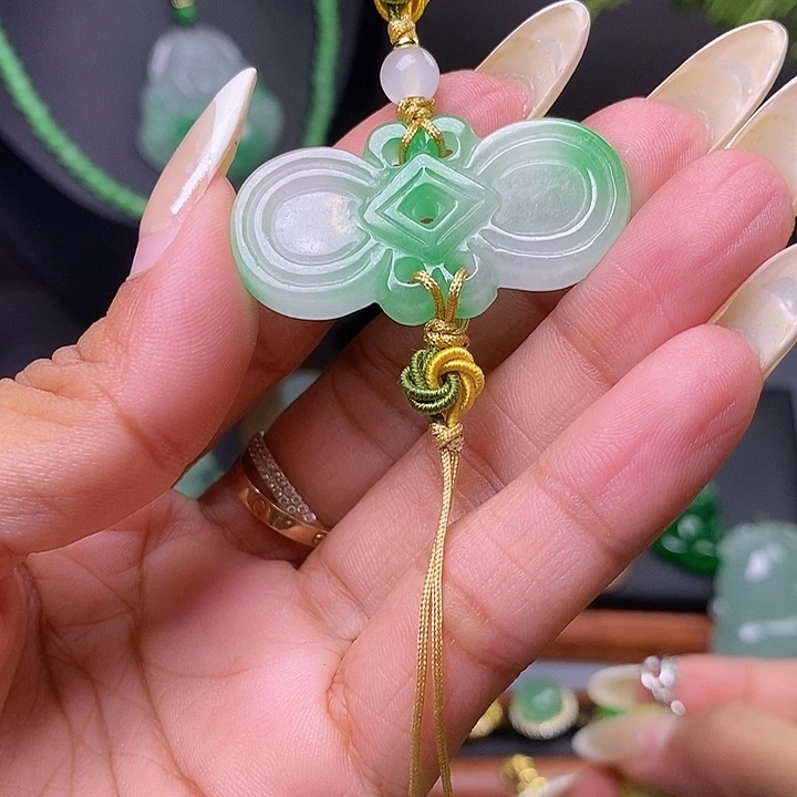 吊坠(赠链)未镶嵌翡翠