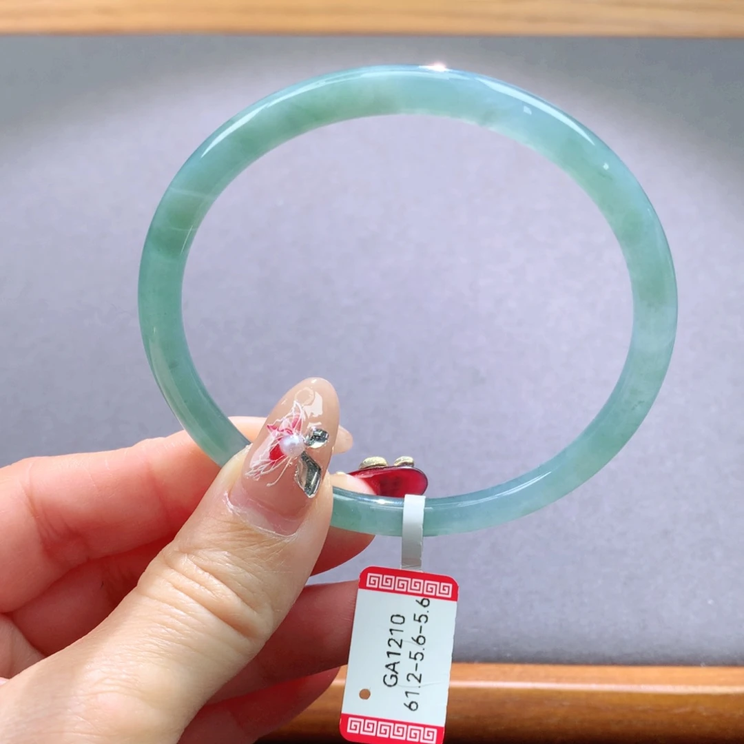 翡翠手镯未镶嵌天然翡翠手镯