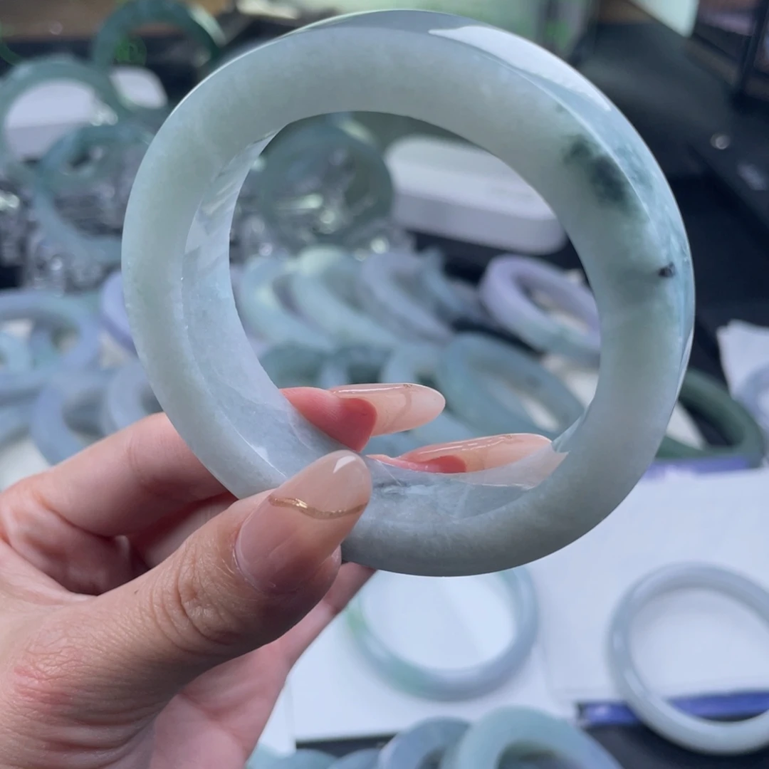 奔***牛定制翡翠未镶嵌正圈