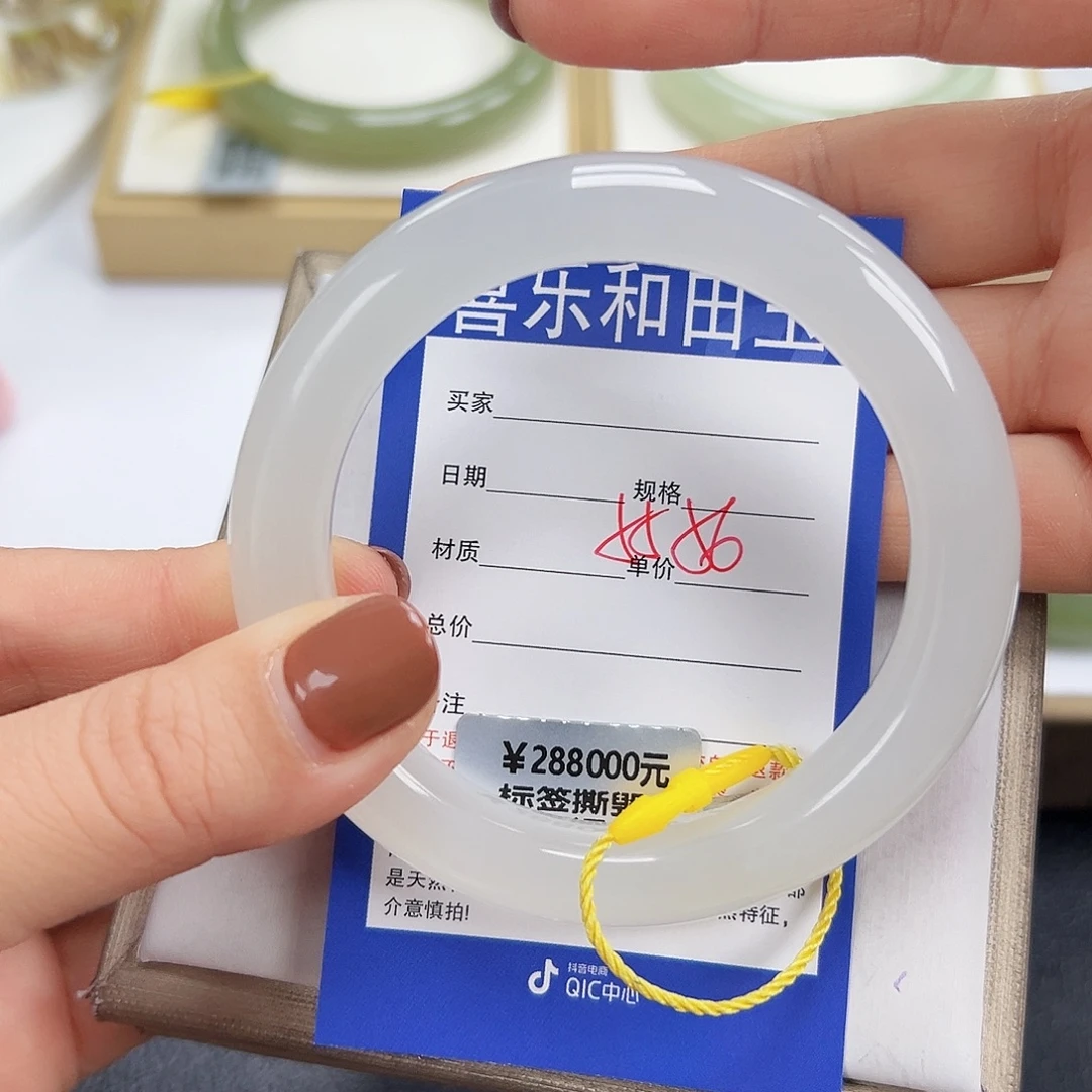 和田玉未镶嵌手镯