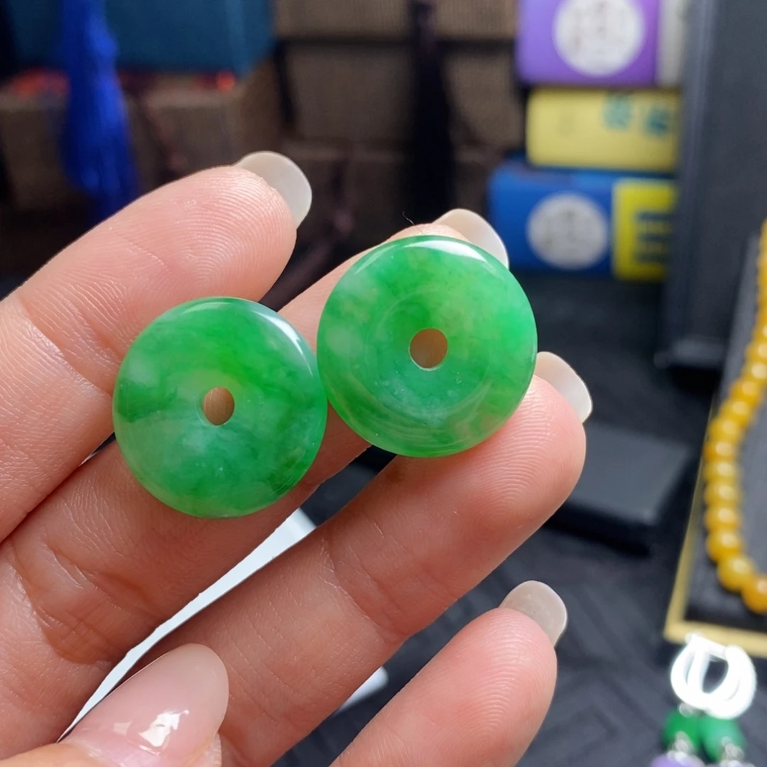 翡翠未镶嵌耳饰满绿平安扣