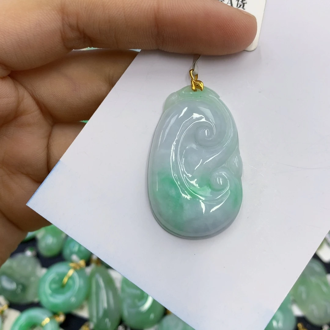 翡翠18K金镶嵌颈饰翡翠