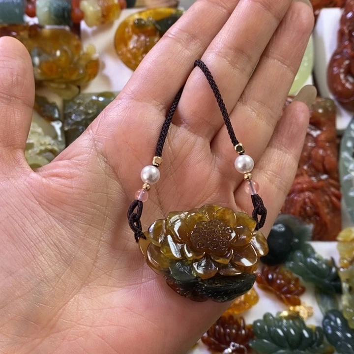 蛇纹石玉未镶嵌颈饰