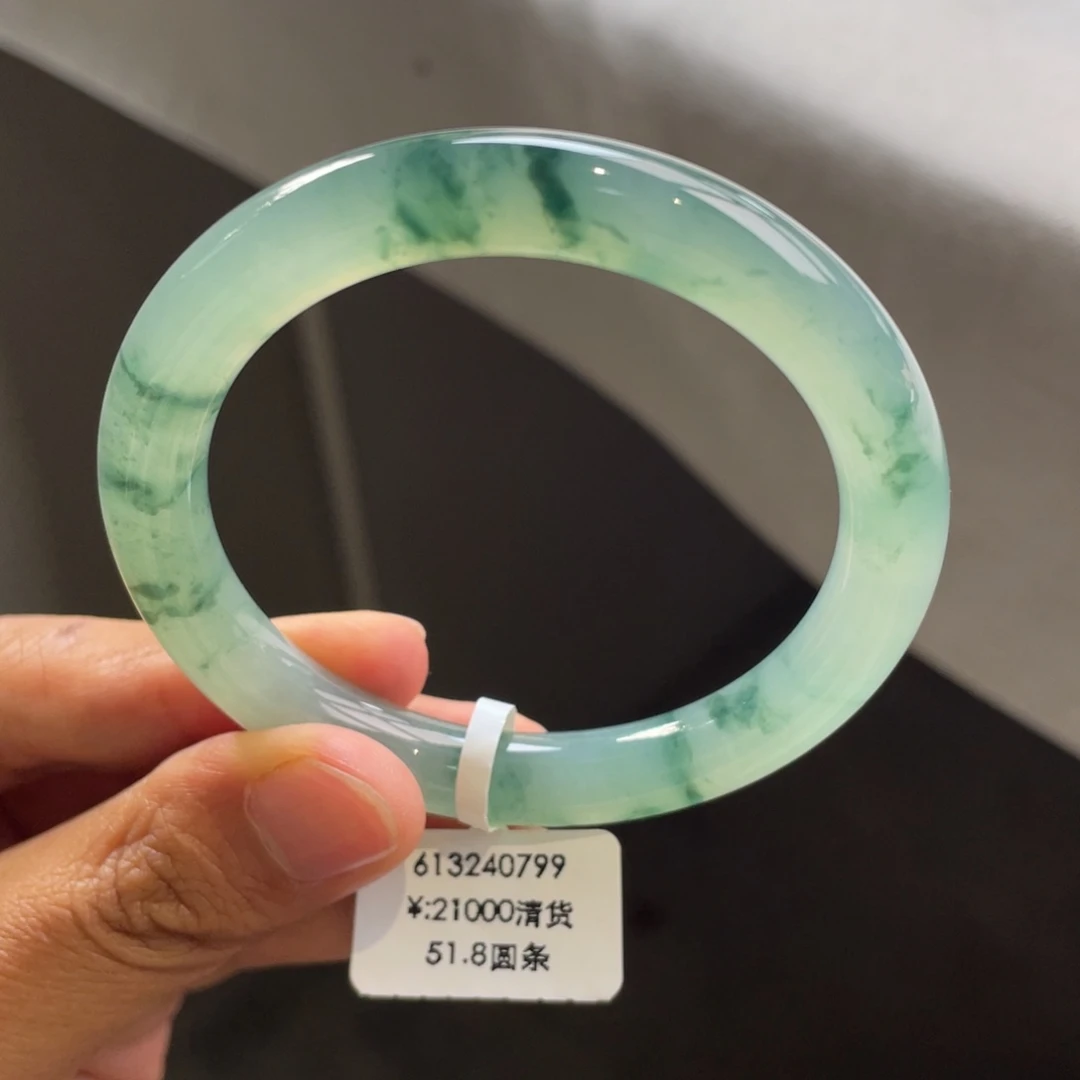 翡翠未镶嵌手镯回流/冰胶飘花圆条（强推大漏）