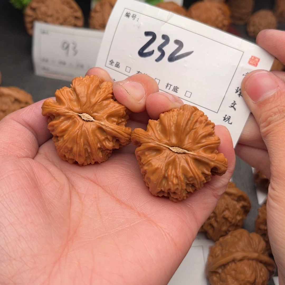 人***哥文玩核桃吊坠40白狮子232