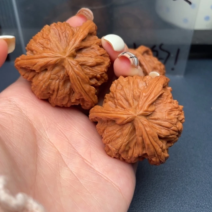 偷***闲文玩核桃吊坠白狮子