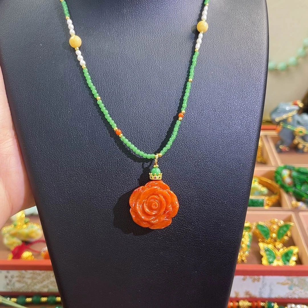 翡翠未镶嵌颈饰炸