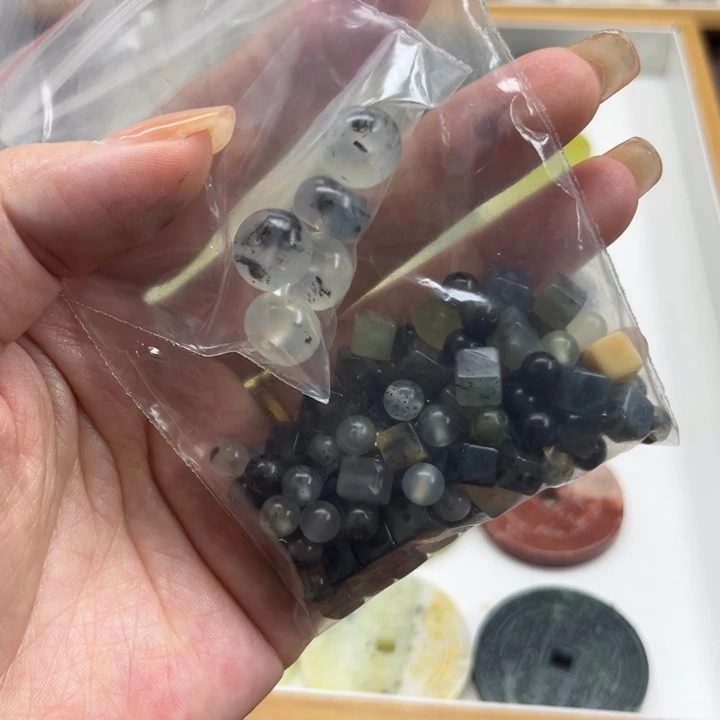 未镶嵌蛇纹石玉颈饰