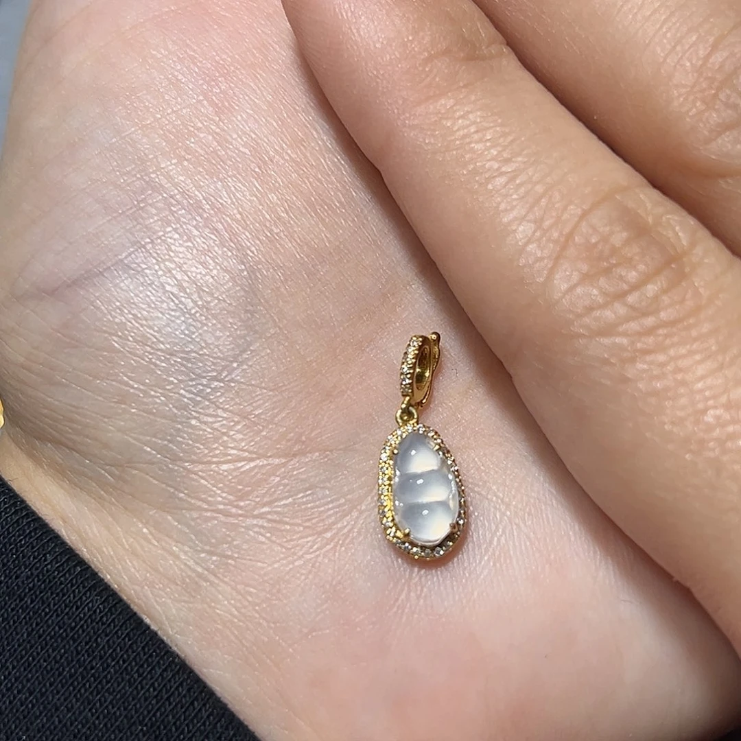 Z***️翡翠18K金镶嵌颈饰