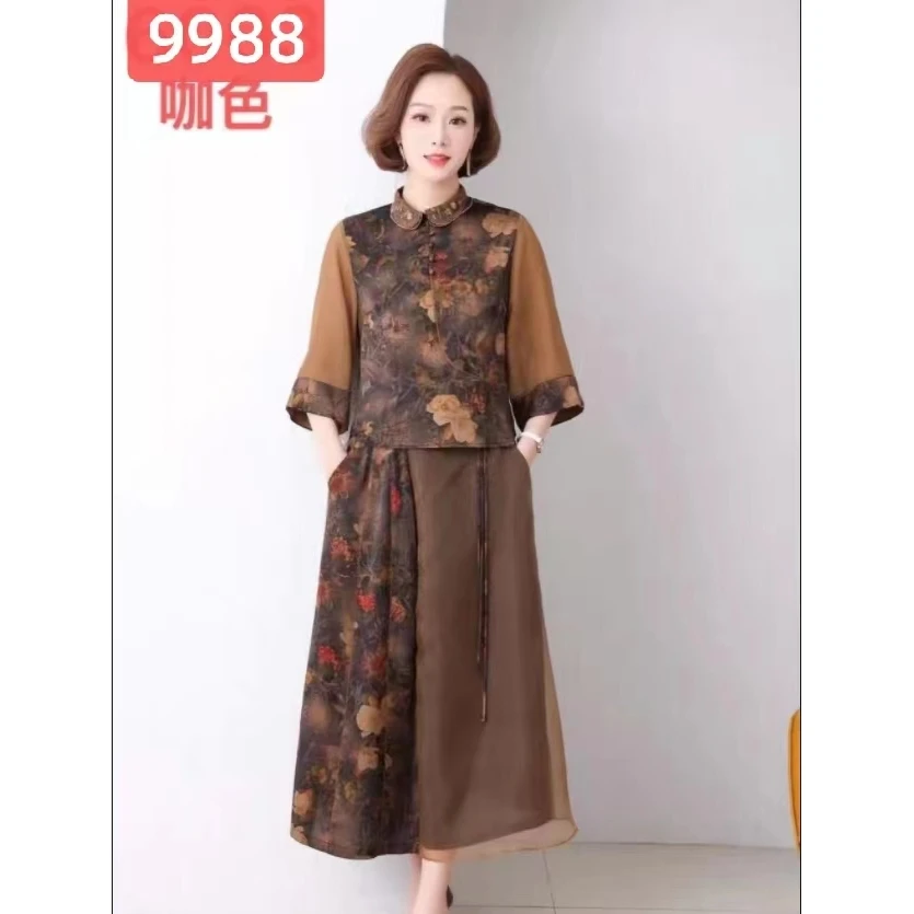 9988-23新款（咖）女士刺绣重工套装