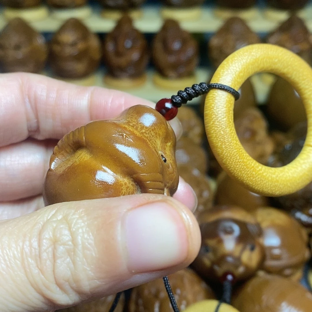 【闪购商品】核桃木/黑胡桃（胡桃木）陈**海橄榄核雕工艺