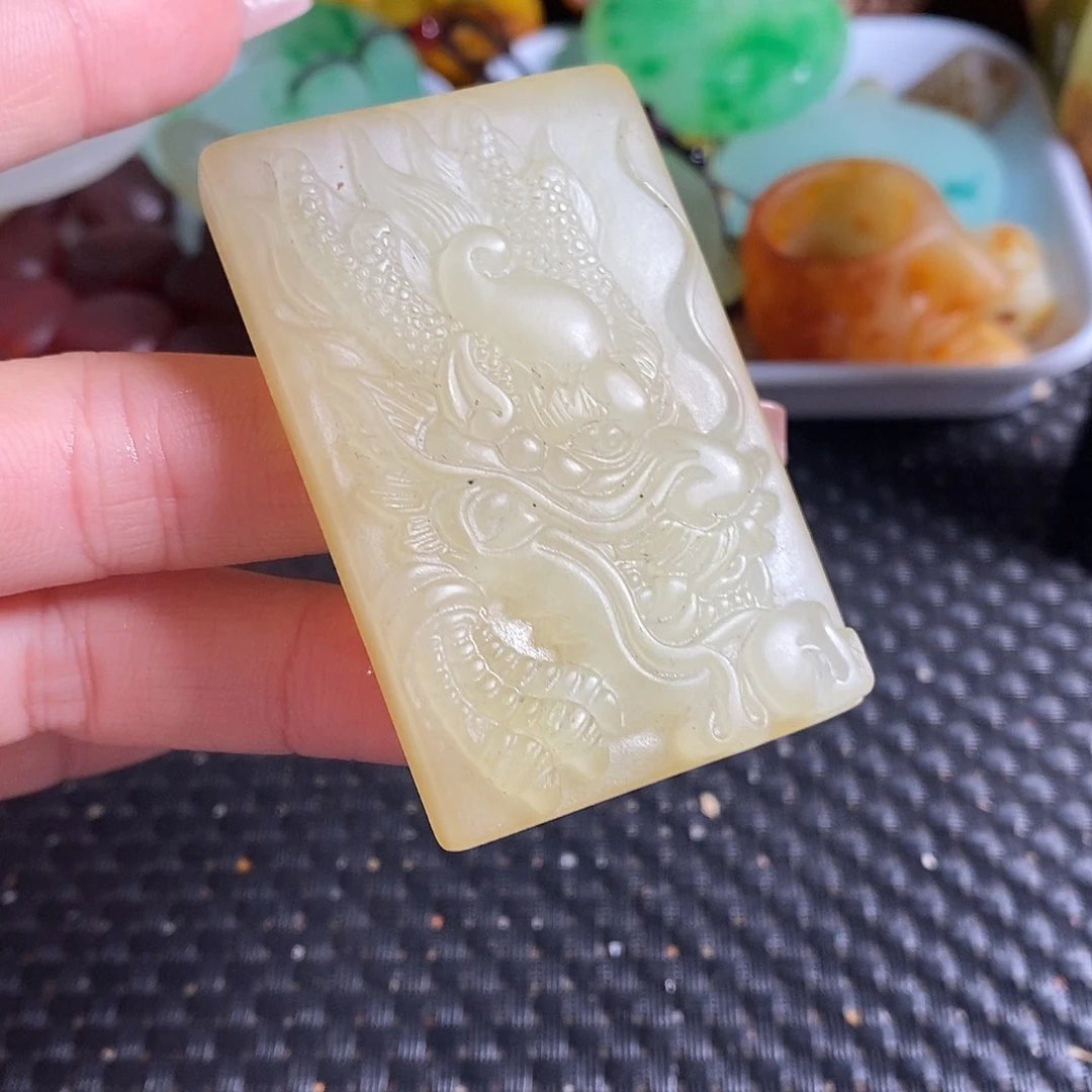 岫岩老玉（透闪石质玉）未镶嵌珠宝奇石