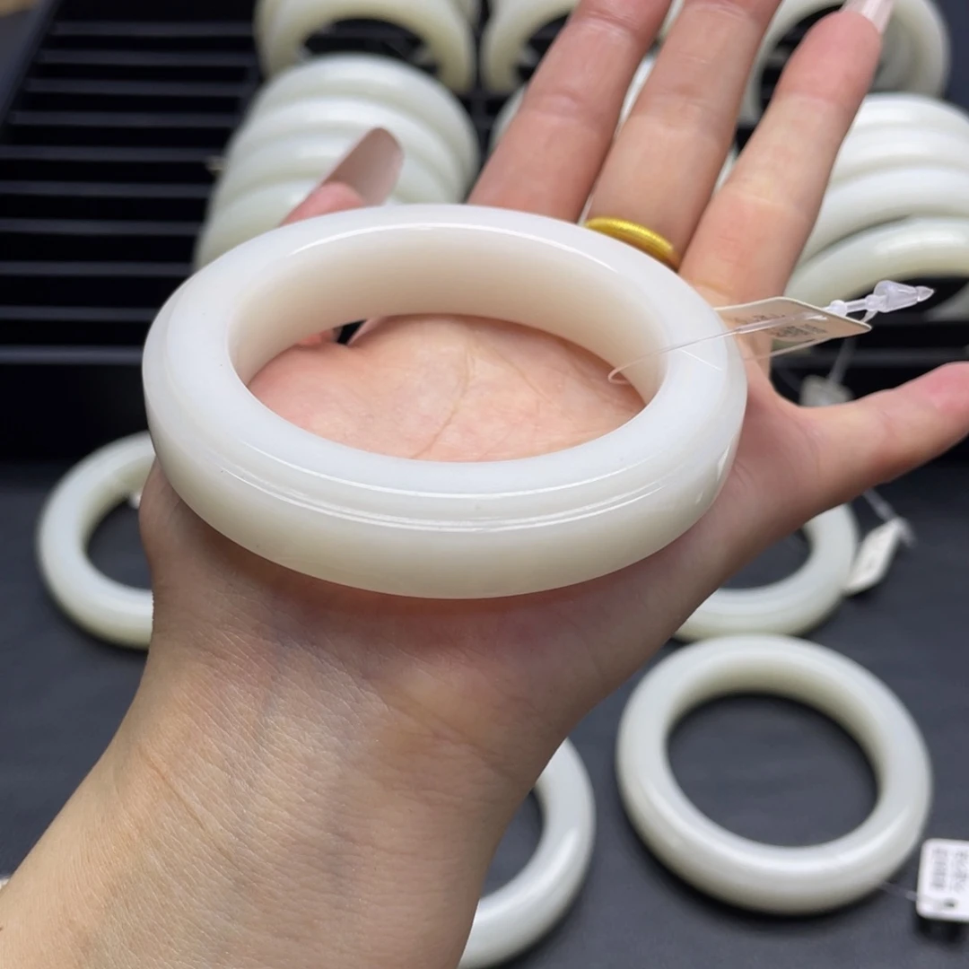 未镶嵌手镯石英质玉E***?