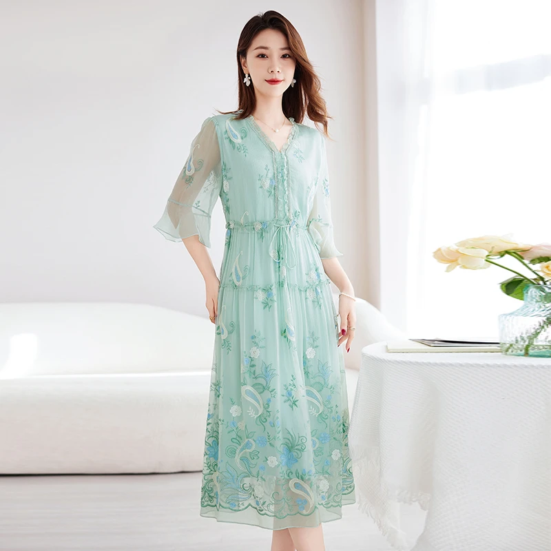 杭州真丝重工刺绣连衣裙女木耳边V领气质高腰显瘦妈妈桑蚕丝长裙