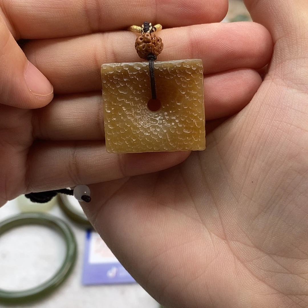 星***瞳和田玉（糖玉）未镶嵌颈饰