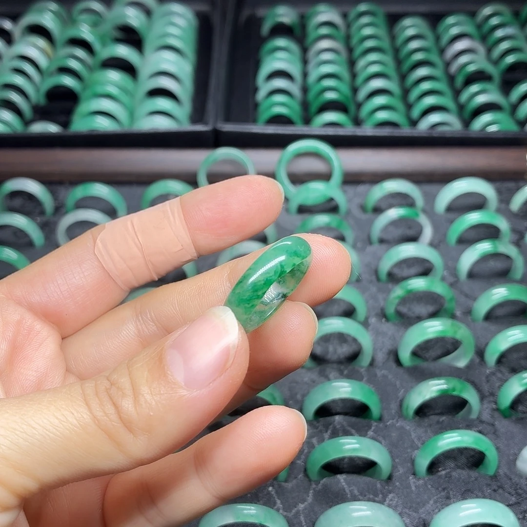 石英质玉（非洲翠）未镶嵌港码15号戒指微瑕