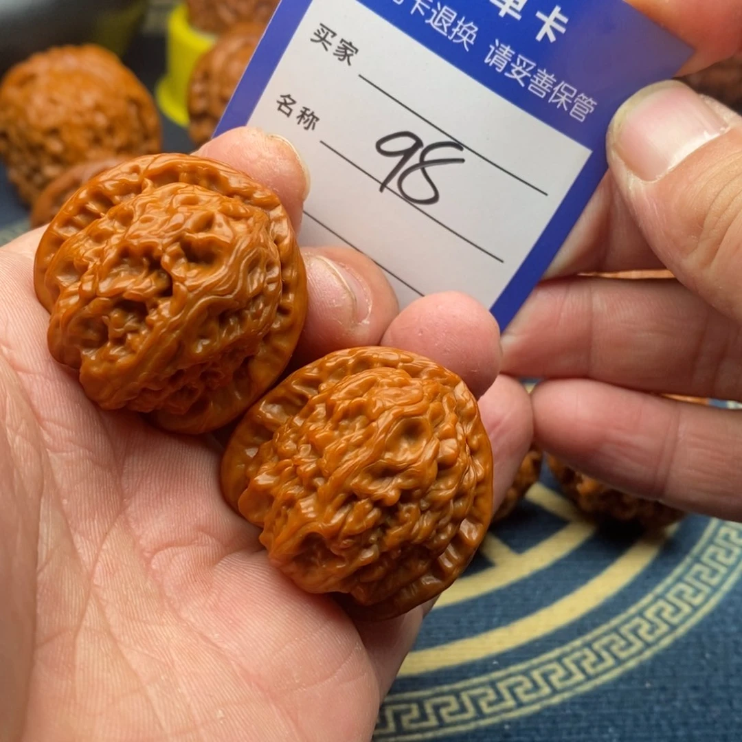 文玩核桃把件白狮子全35