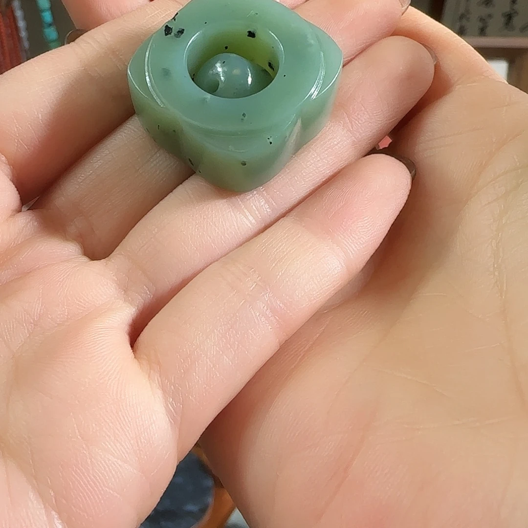 小***满和田玉未镶嵌颈饰