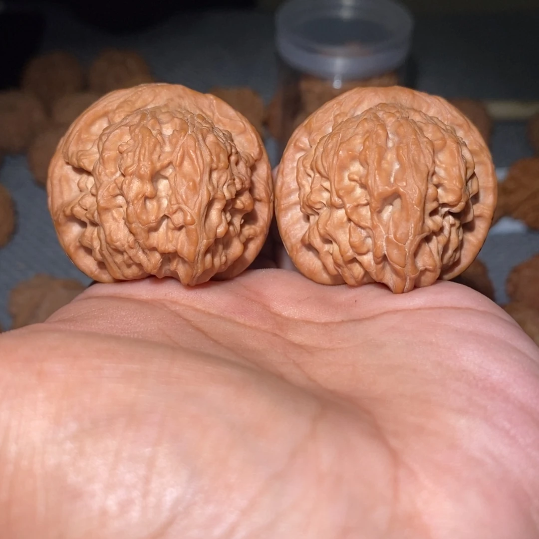 桃核吊坠43尺红狮子