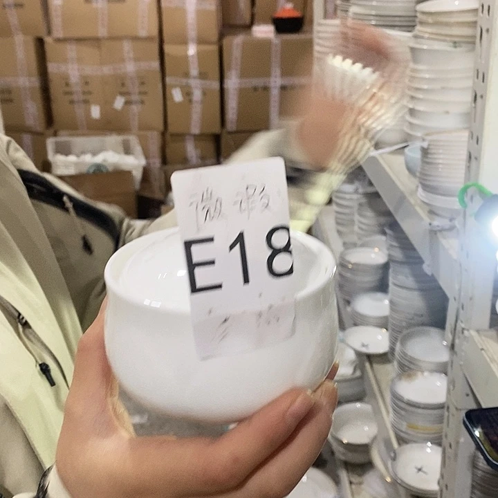 瓷e18微瑕炖盅加一个小勺11111