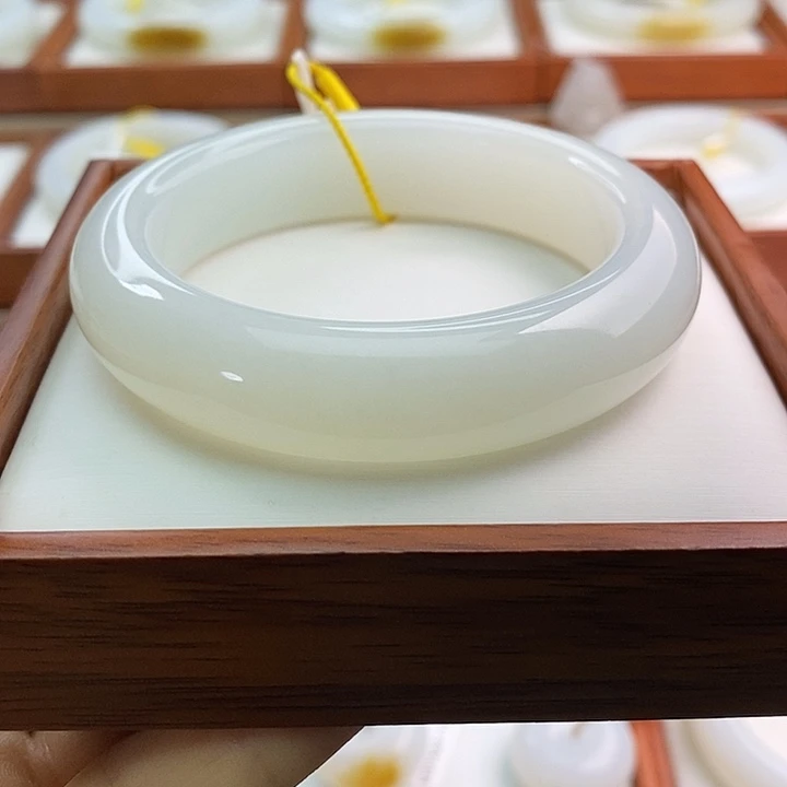 和田玉（白玉）手镯未镶嵌