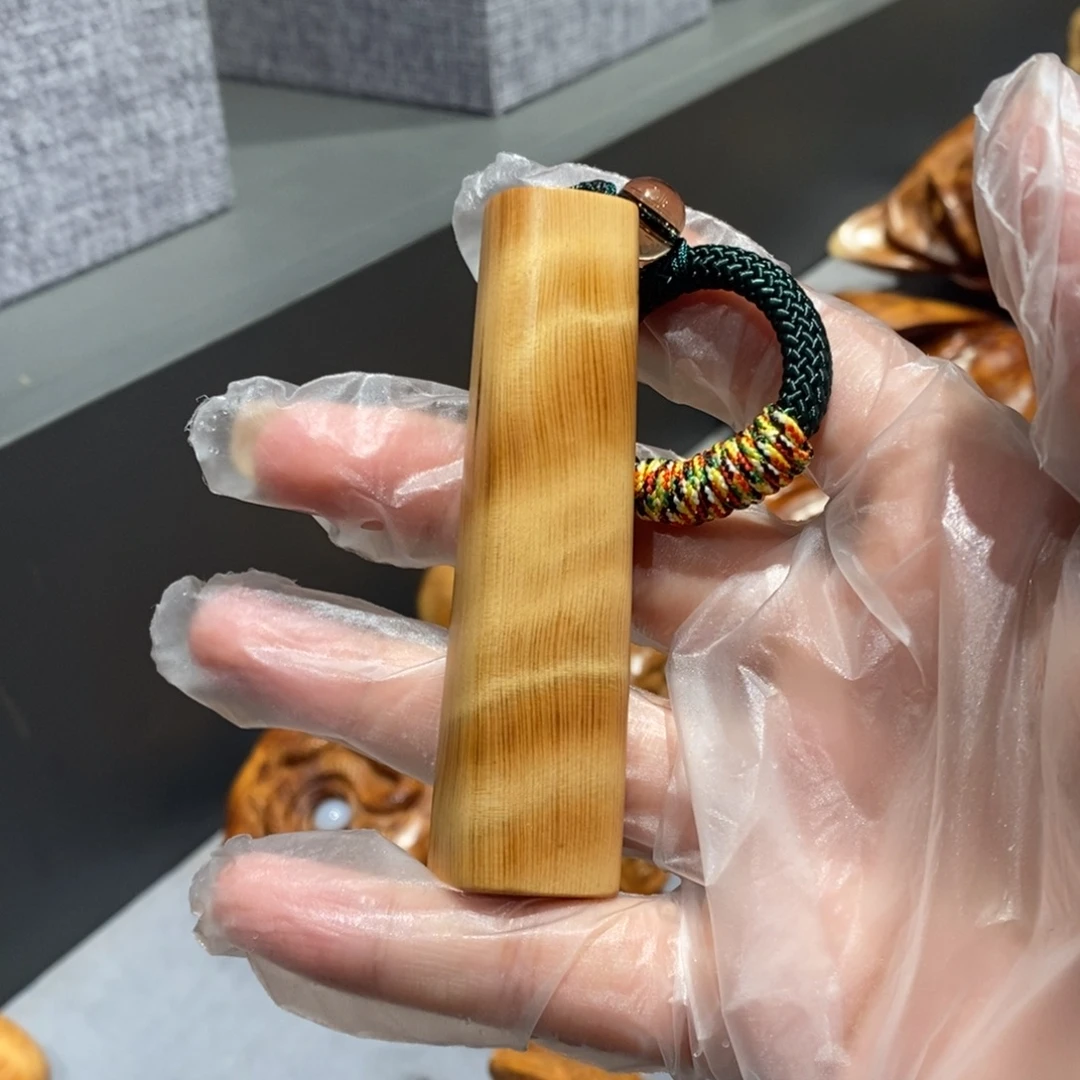 柏木（崖柏）闪电随型手把件