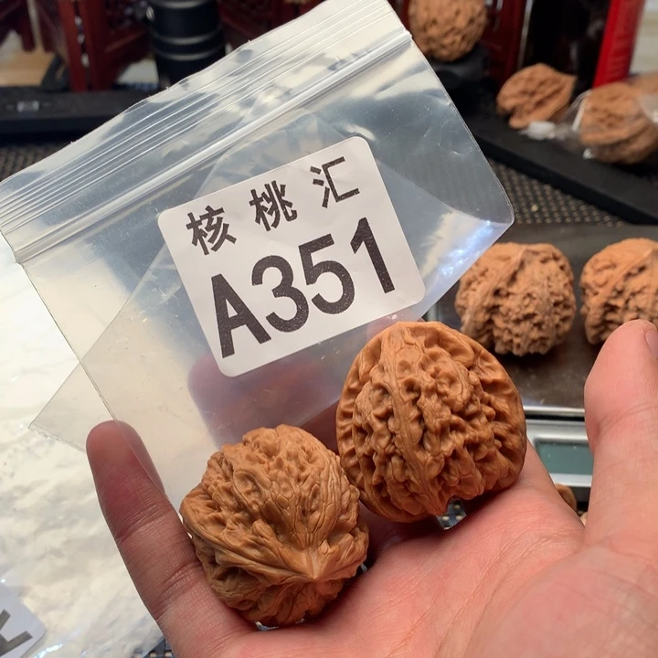 文玩核桃吊坠红锦鲤