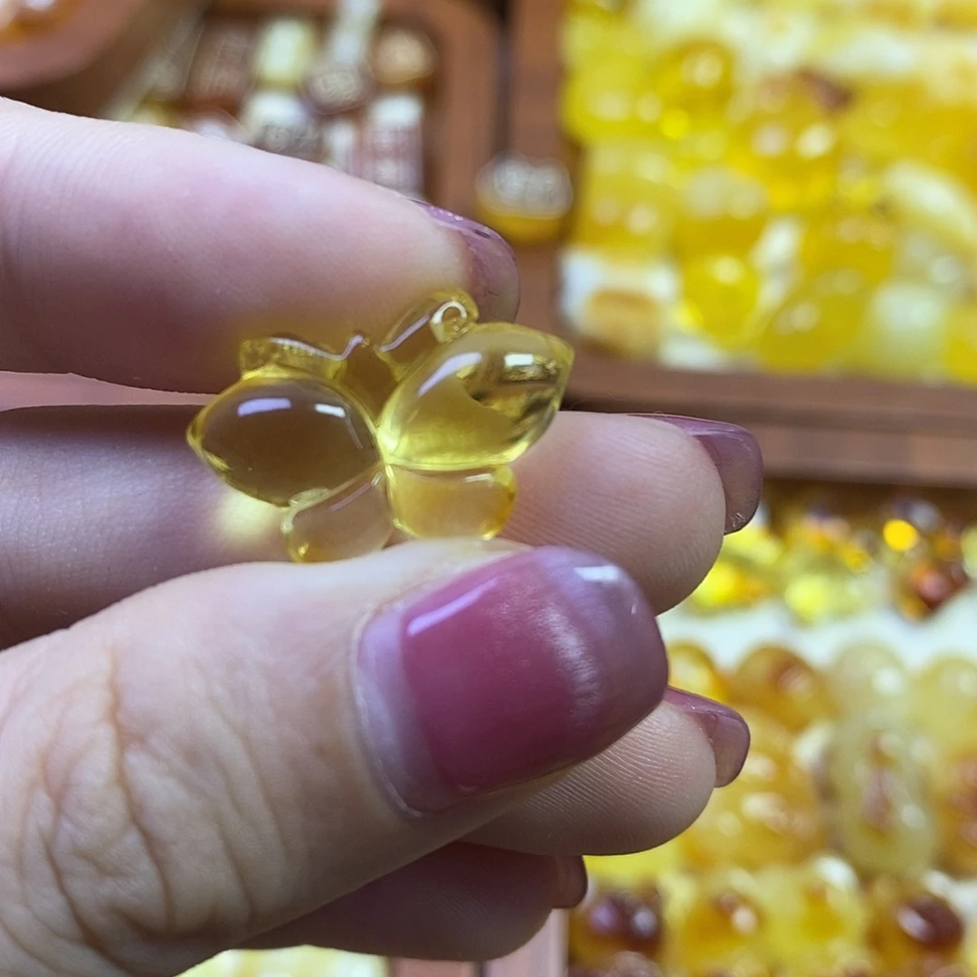 橄榄核吊坠小蝴蝶