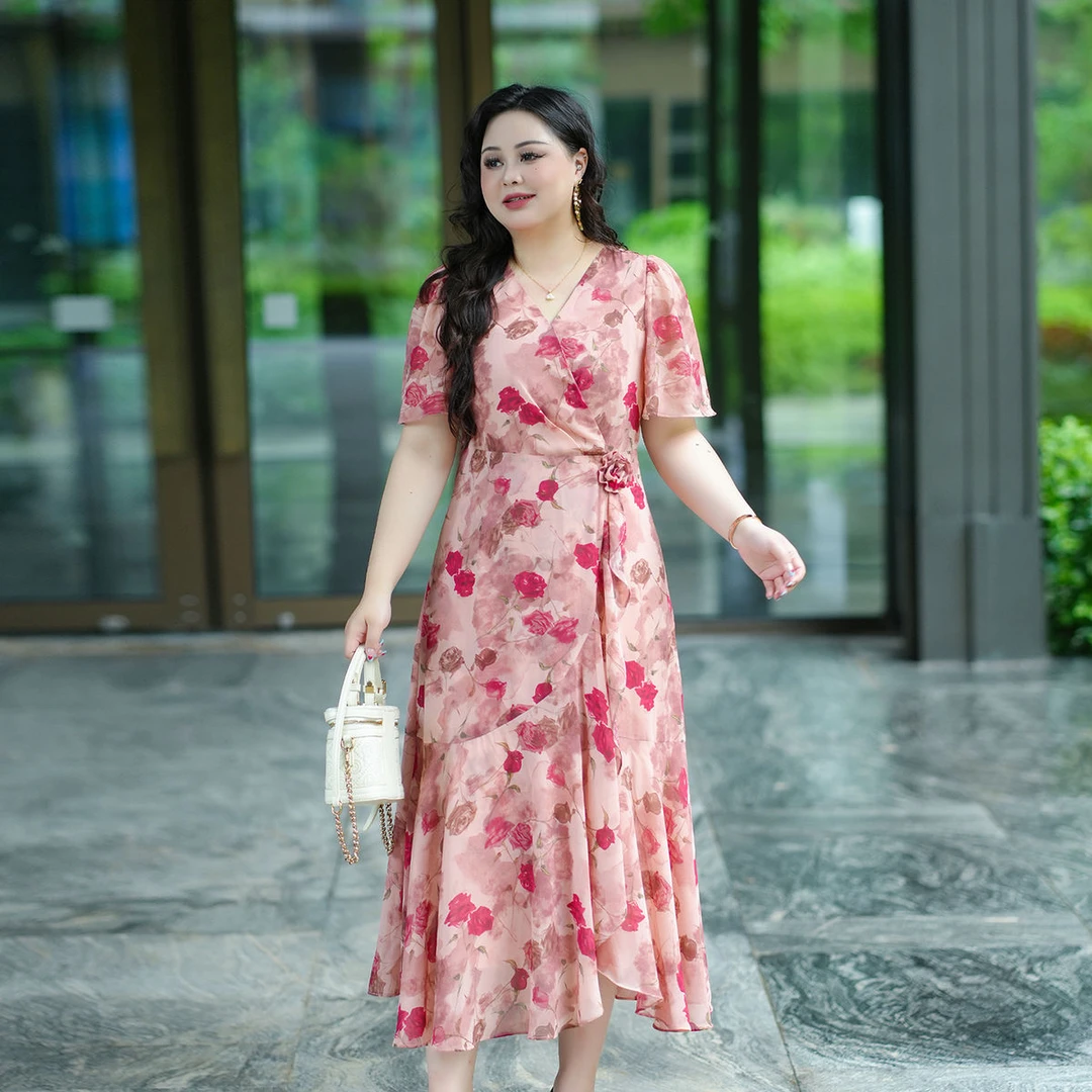 戴夫人大码女装连衣裙夏季新款微胖mm遮肉显瘦减龄设计复古碎花裙