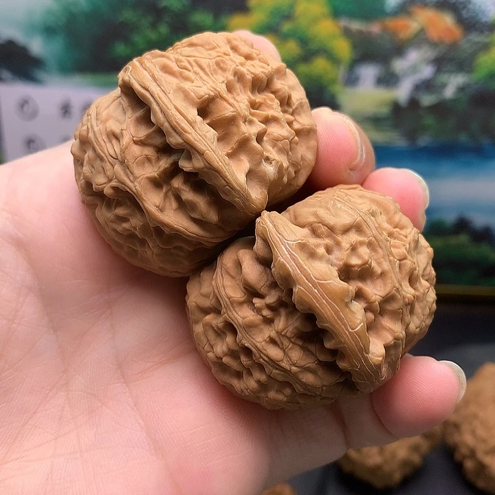 文玩核桃吊坠精修白狮子带虫眼儿，能接受在拍