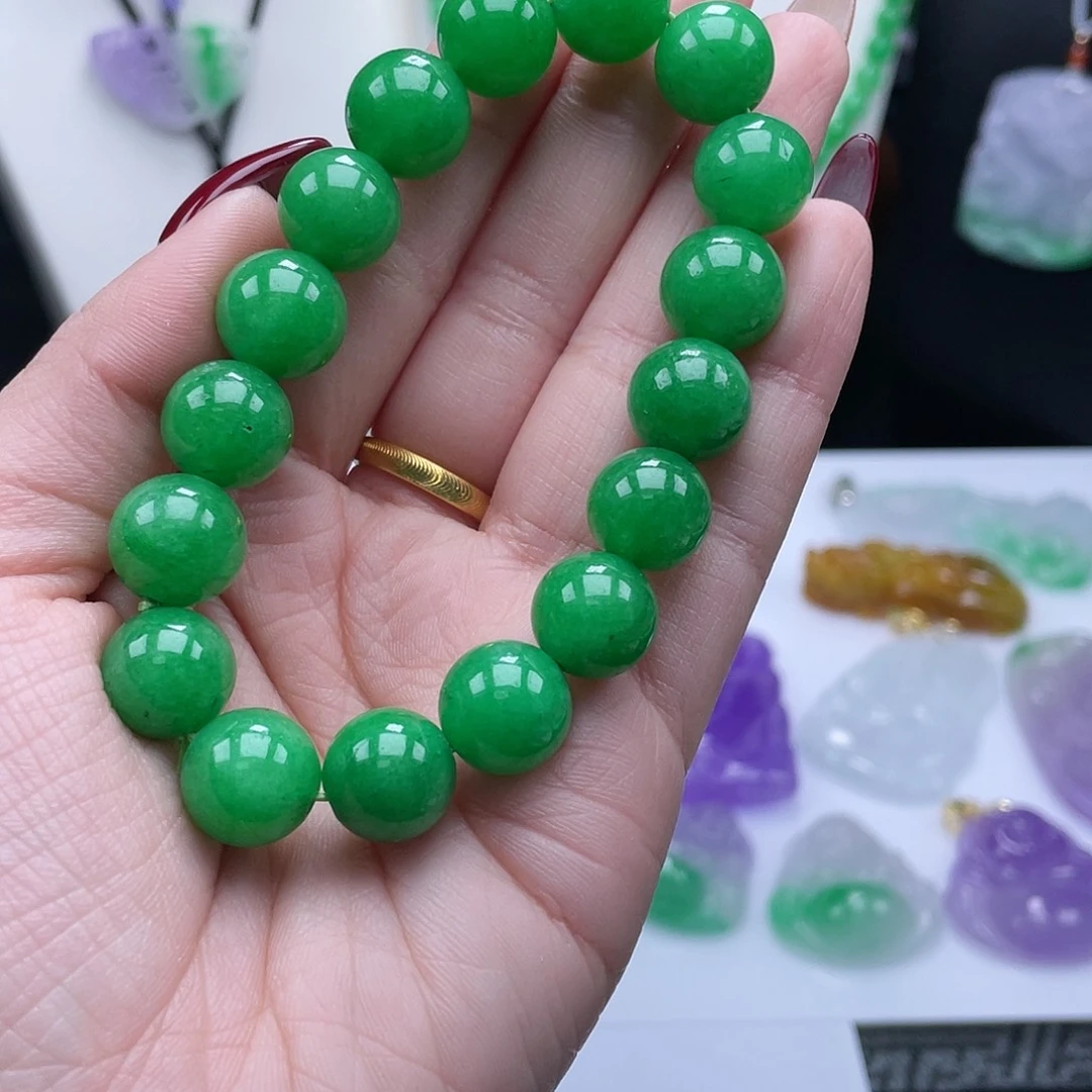 翡翠吊坠(赠链)未镶嵌