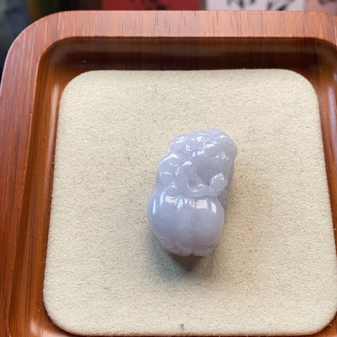 翡翠未镶嵌颈饰如意貔貅