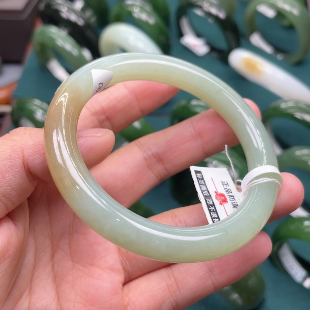 未镶嵌手镯和田玉（糖玉）