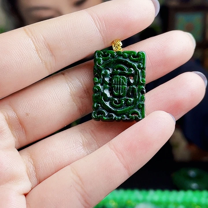 翡翠18K金镶嵌颈饰多样性