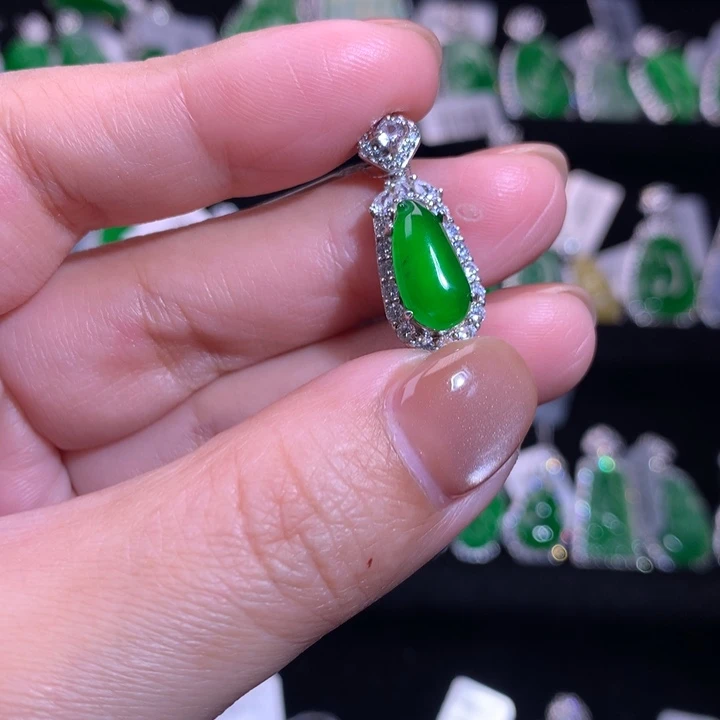 【闪购商品】颈饰银S925镶嵌翡翠