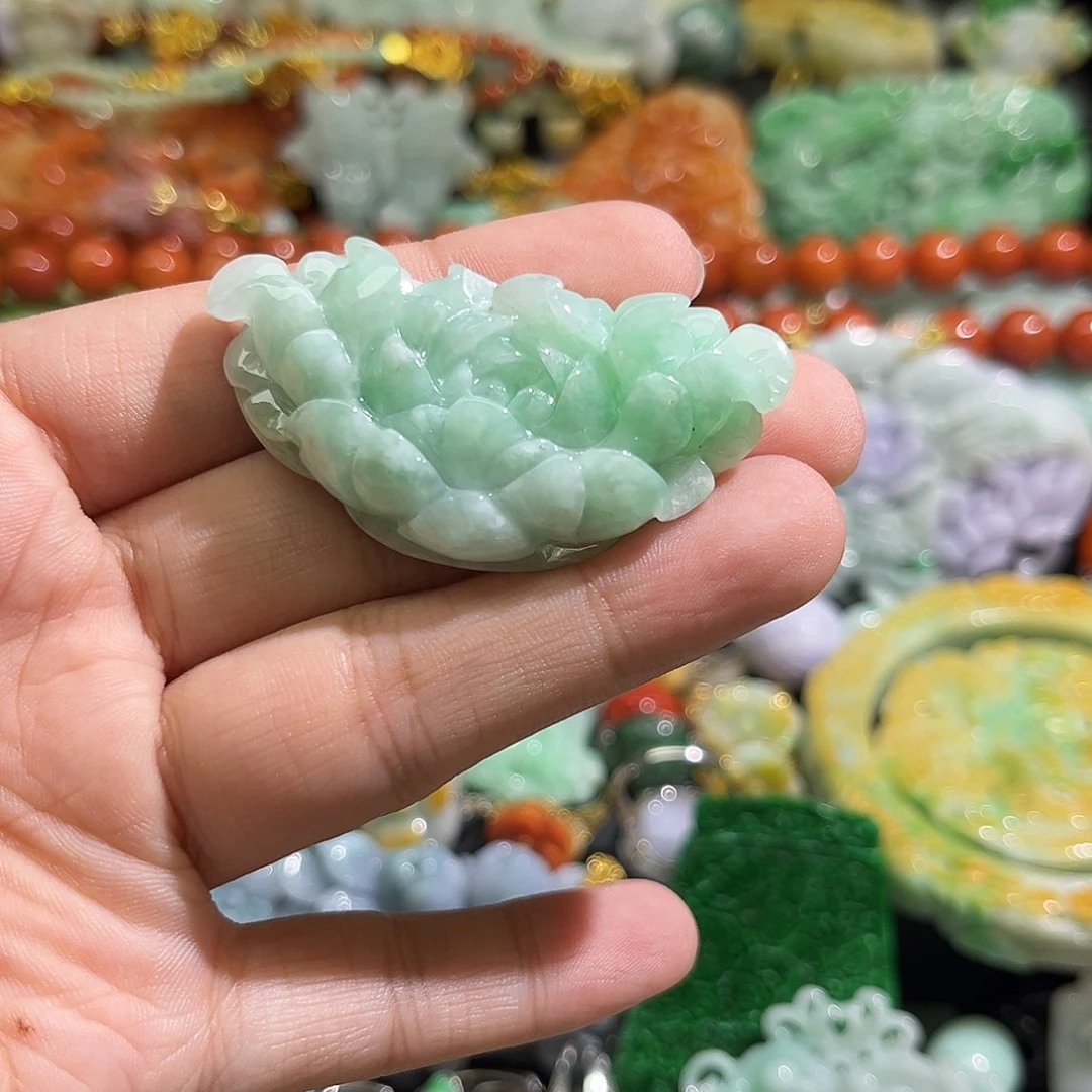 翡翠未镶嵌颈饰待编织