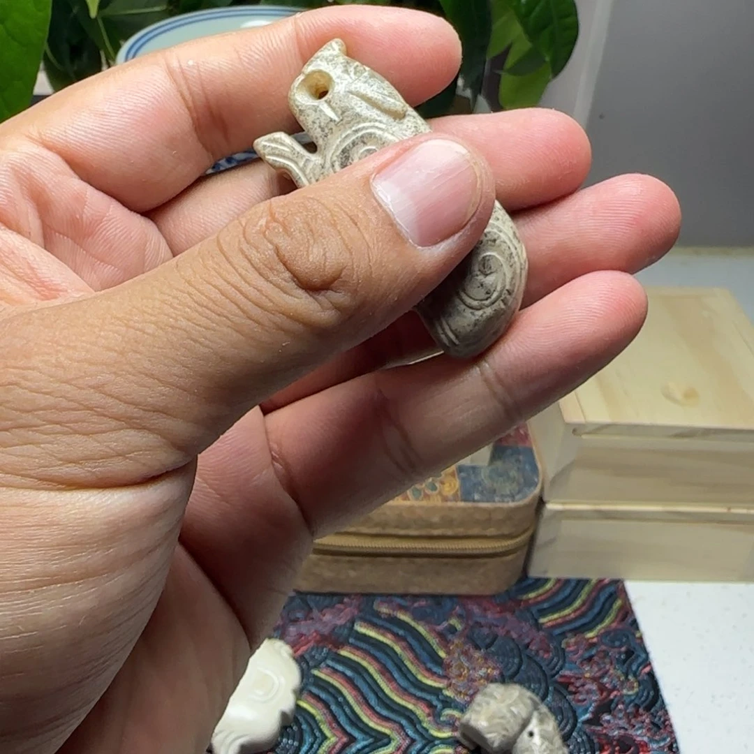 装饰品土色沁兽形