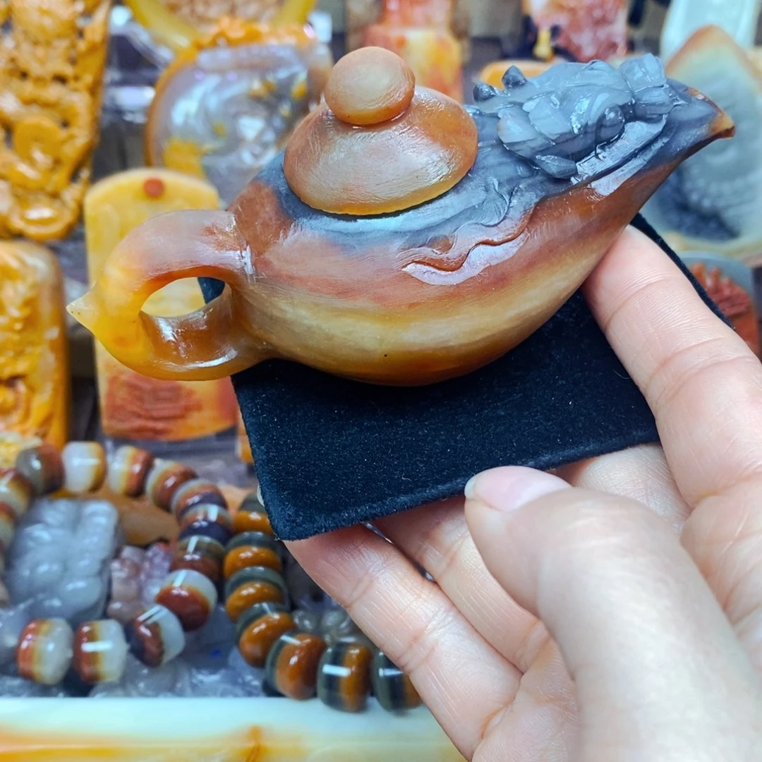 未镶嵌石英质玉（黄龙玉）颈饰