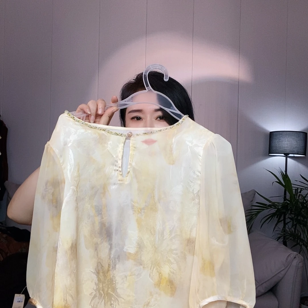 用***9黄色真丝上衣Xx去拍