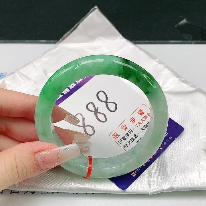 翡翠手镯未镶嵌阳*翡翠手镯