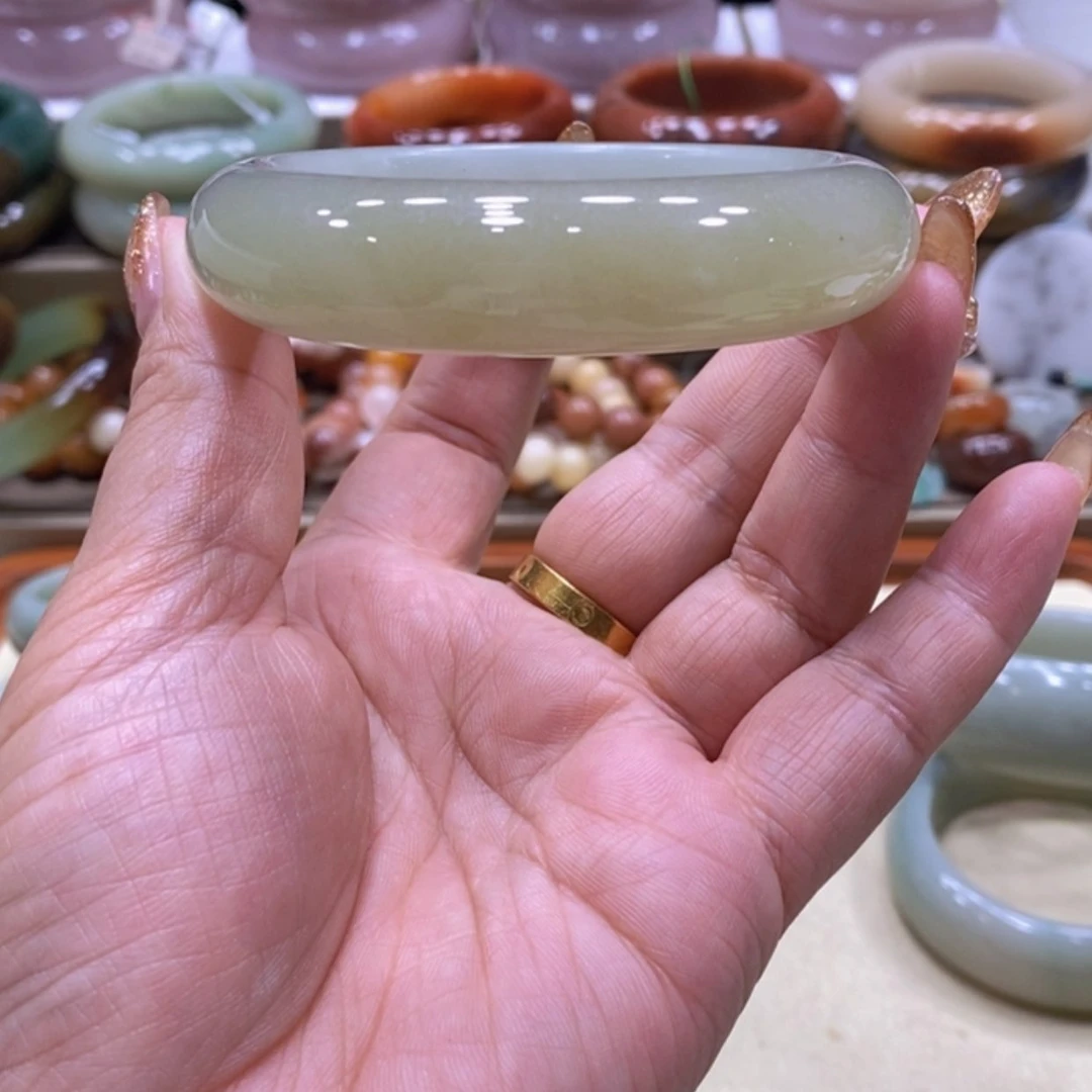 【闪购商品】未镶嵌手镯石英质玉悠****》