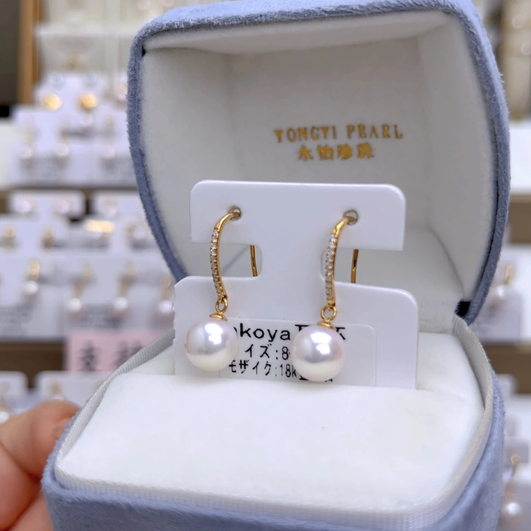 18K金镶嵌海水珍珠耳饰