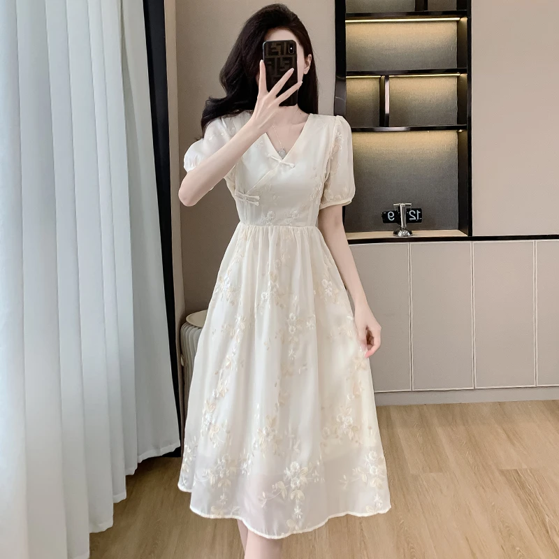 吊带裙夏新中式盘扣泡泡袖V领刺绣高腰国风茶服裙中长款连衣裙