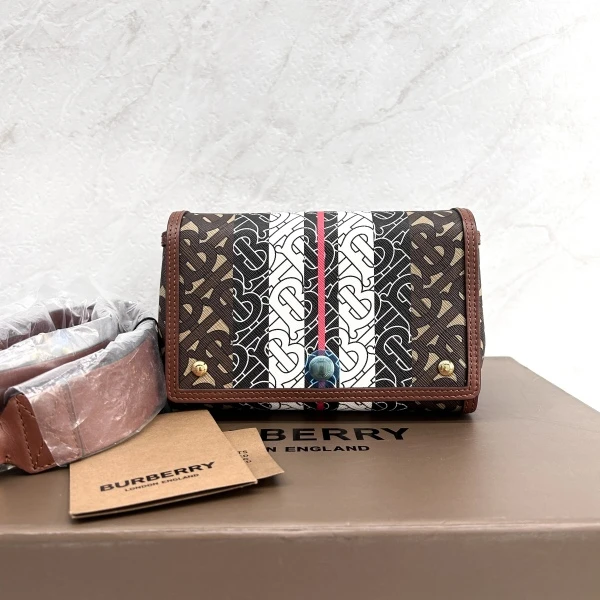 95新/博柏利/橙子精选/250113CZ0026