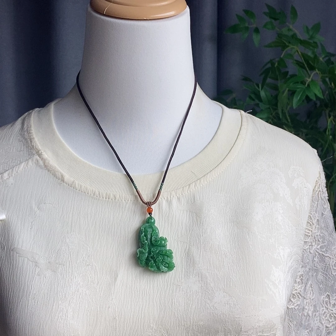 翡翠未镶嵌吊坠(赠链)